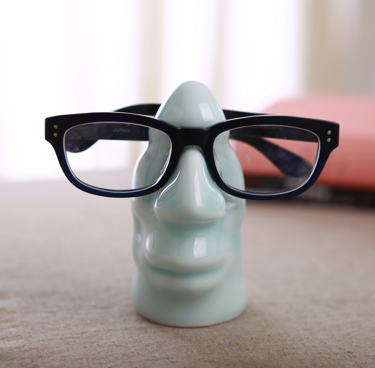Nose Shaped Ceramic Glasses Holder